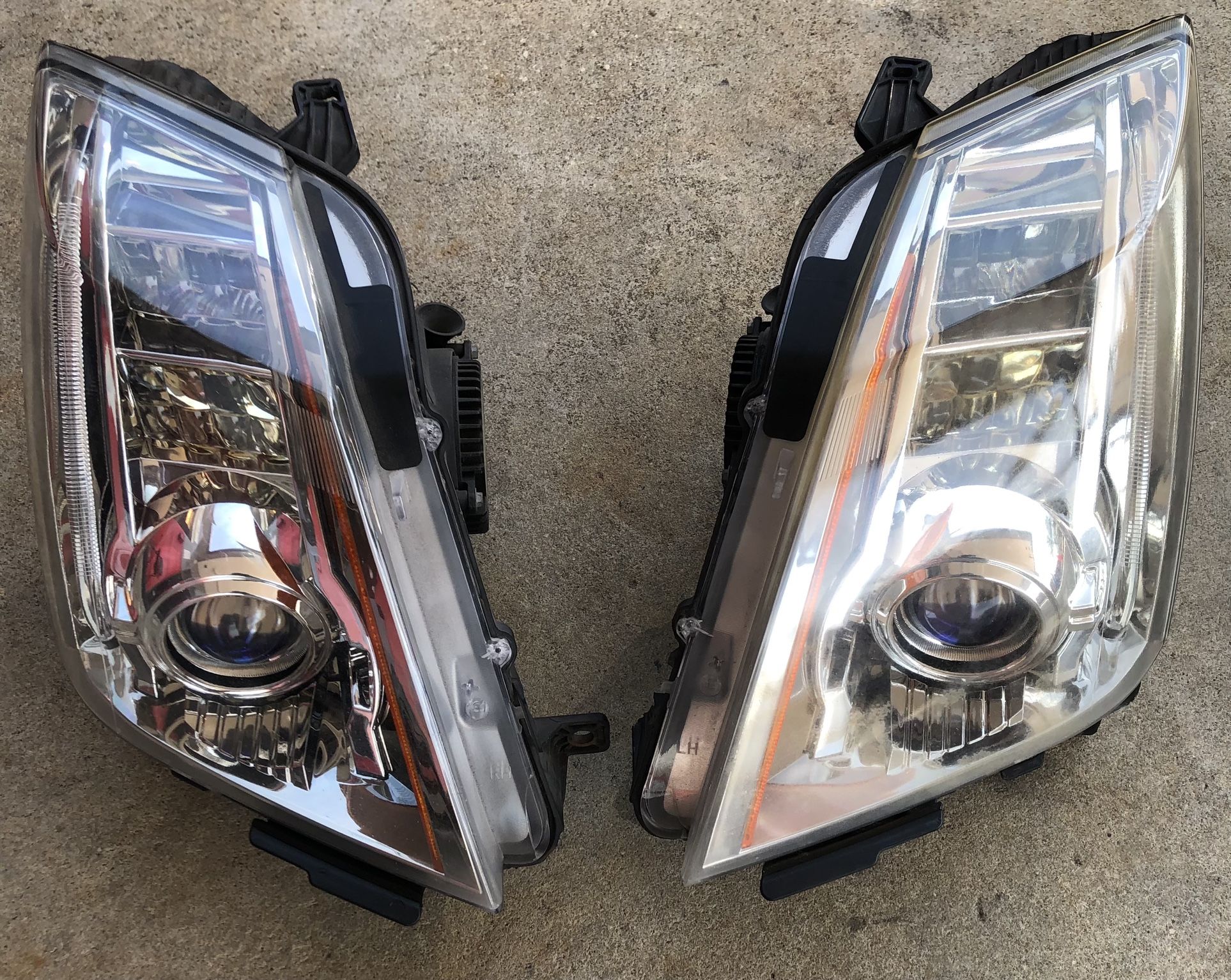 Cadillac CTS Headlights 