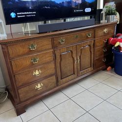 Tv stand / Dresser