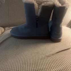 Light Blue Koolaburra 