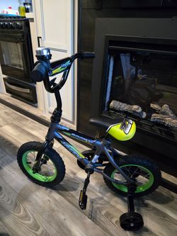 NEW Huffy 12" Kids Bike w/ Training Wheels