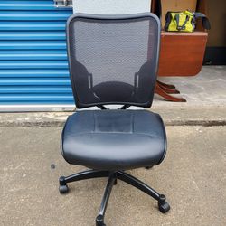 Mesh Back Office Chair $30 (Good Condition)
