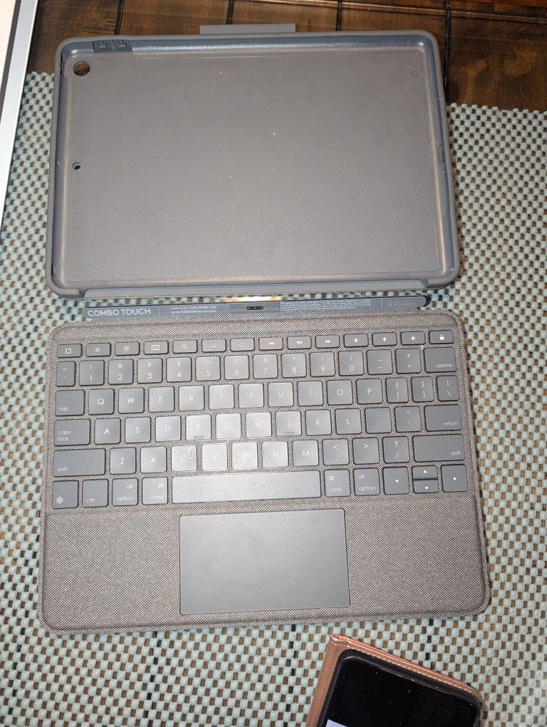 Ipad Logitech Combo Touch Keyboard & Case