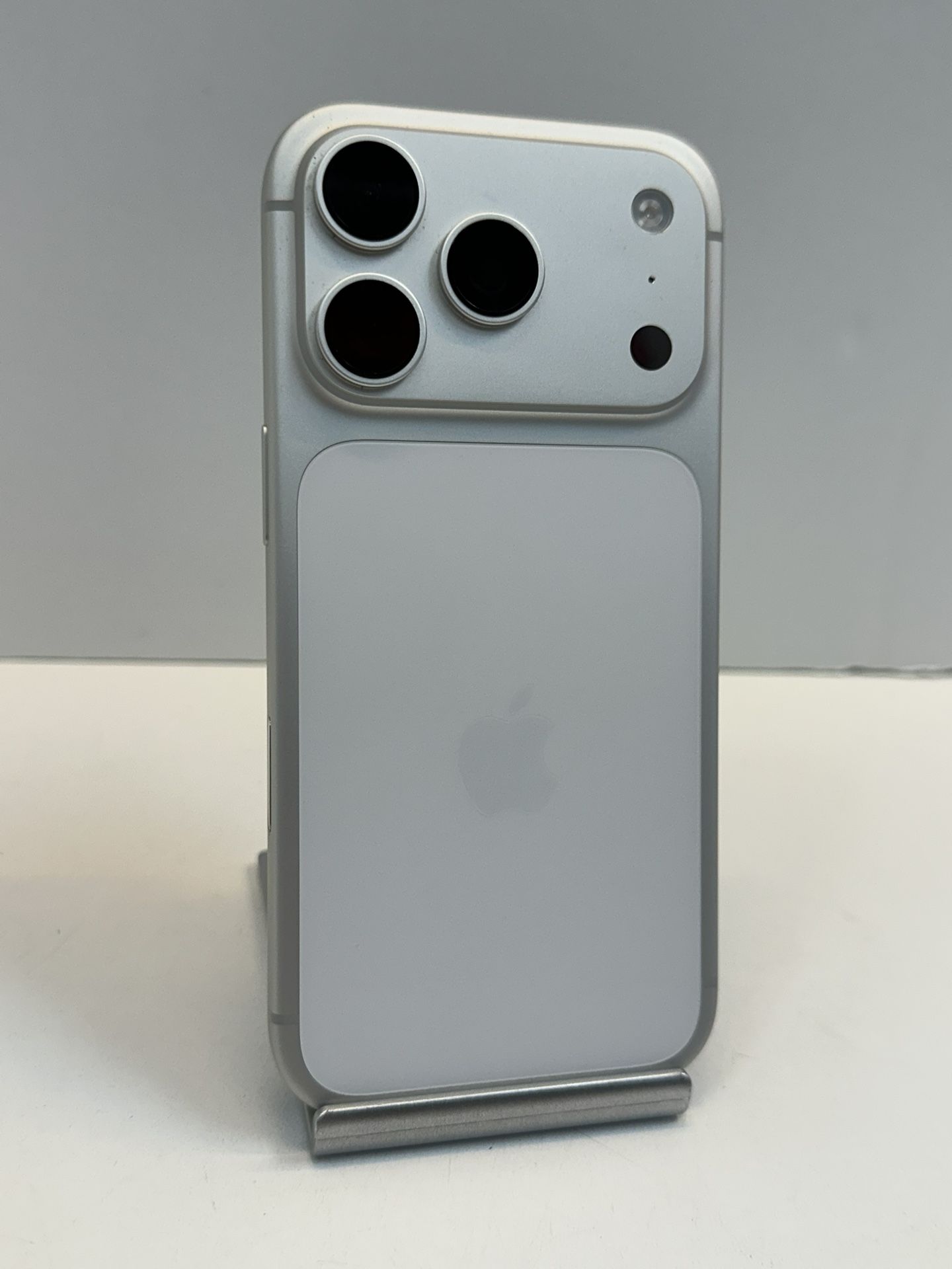 Apple iPhone 17 PRO 256gb. ( Fully Unlocked )