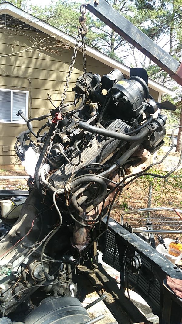 1988 Chevy Silverado motor and transmission 350 for Sale in Raleigh, NC