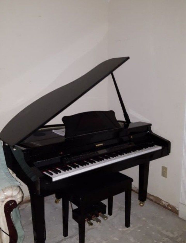 Suzuki MDG-330 mini grand digital piano