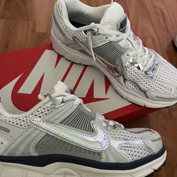 Nike Vomero 5 Metallic Womens 7 (Brand New)