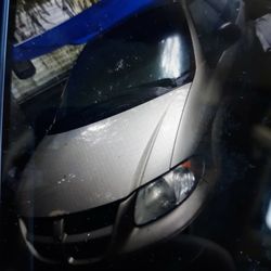 2004 Doge Grand Caravan Runs Great  Needs Water Pump , Fix Or Parts 