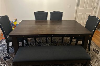Dining table set