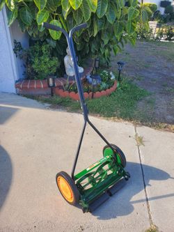 Scotts
Scott's 16 in. Manual Walk Behind Push Reel Lawn Mower