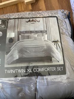 Twin /twin xl comforter set 4 pcs