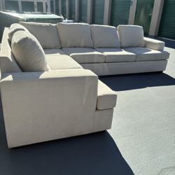 Living Spaces Beige Sectional 🛻Delivery Available🛻