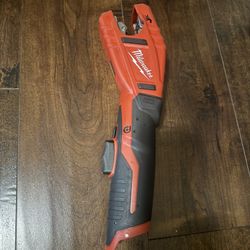 Milwaukee Pipe Cutter M12