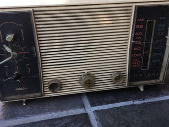 Vintage Admiral Countertop Clock/AM/FM
