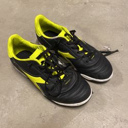 Diadora Kids Soccer Shoes Size 5