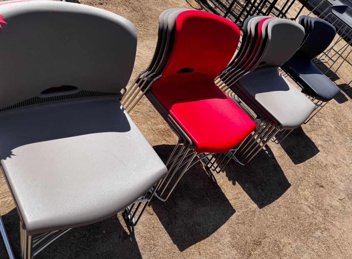 Chairs $10 Each / Cada Una 