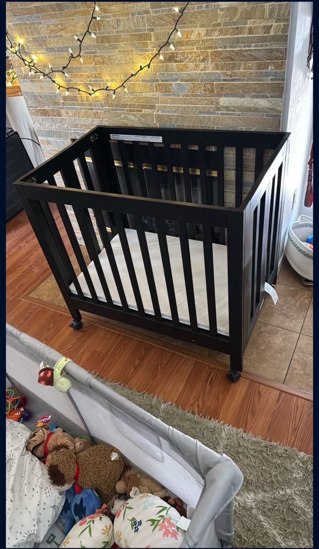 MINI CRIB W/ WHEELS