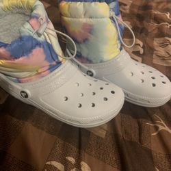 Women’s Size 8 Winter Croc Boots