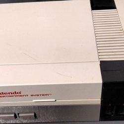 Nintendo NES Just The Sistem No Cables No Controllers 