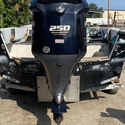 2014 Yamaha 250 HP HPDI VMAX 2-Stroke 20” Outboard Motor