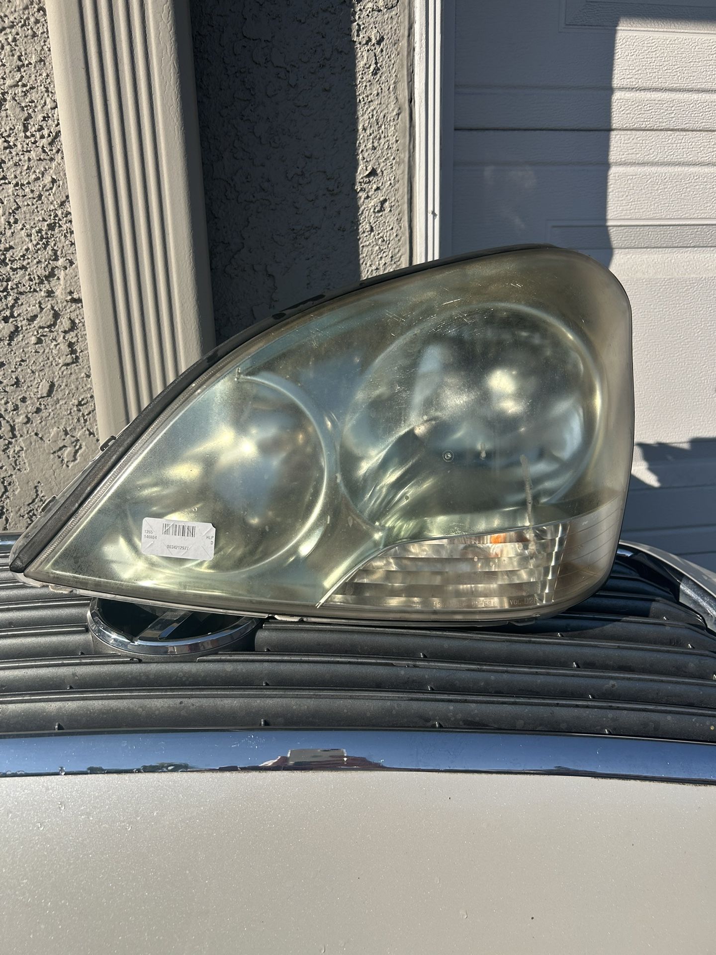 Drivers side Headlight for 2001-2004 Lexus LS430 - good condition