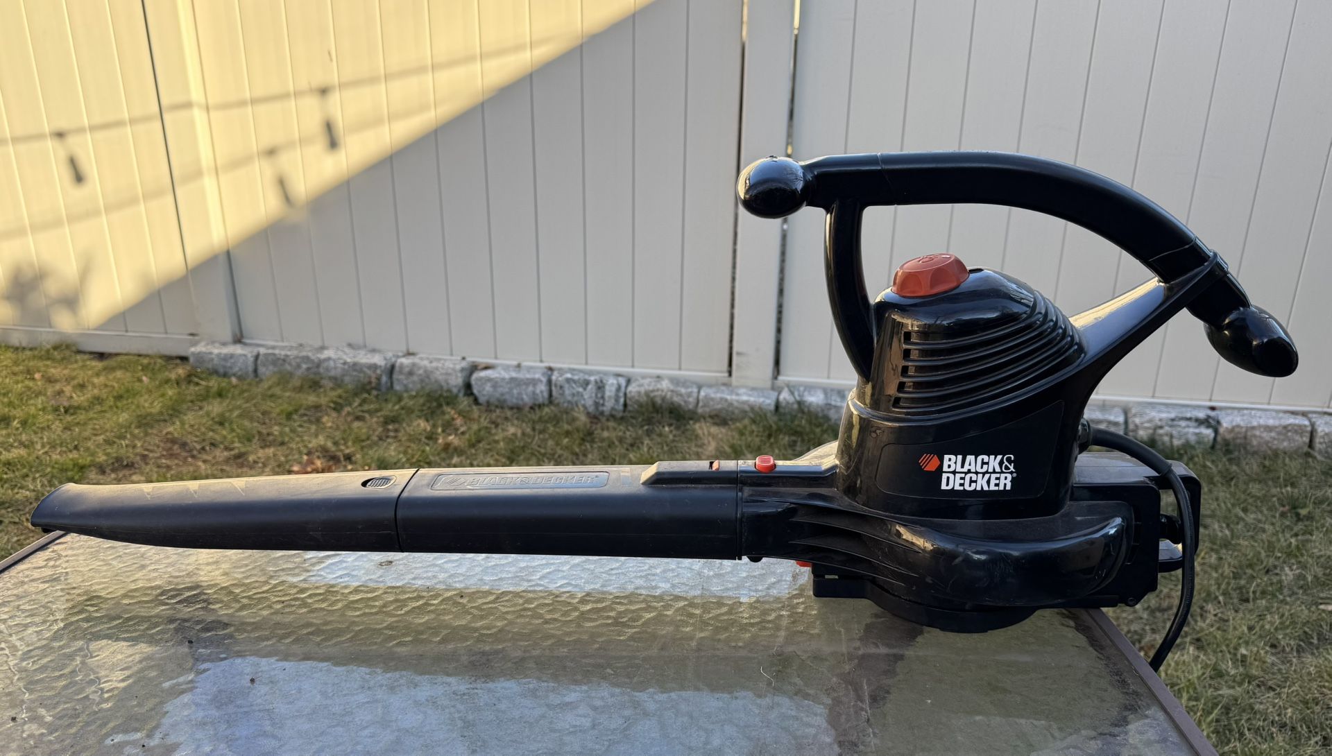 Black & Decker Corded Leaf blower