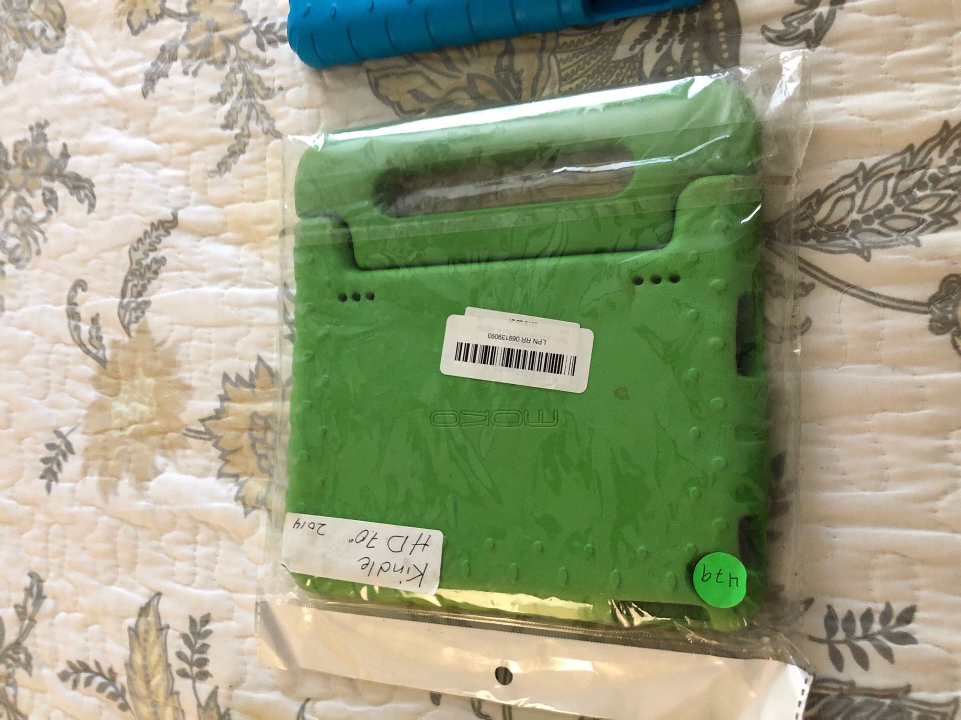 2 kindle cases one is brand new 20$ for both obo