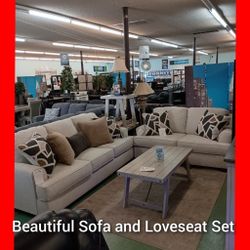 🥰 Beautiful Sofa And Loveseat Set 