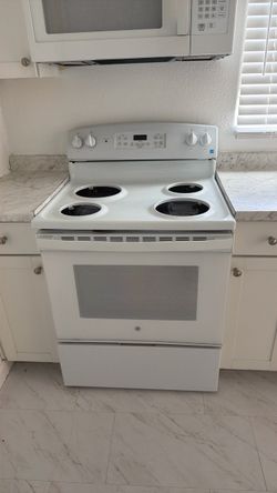 GE White Electric Range Stove