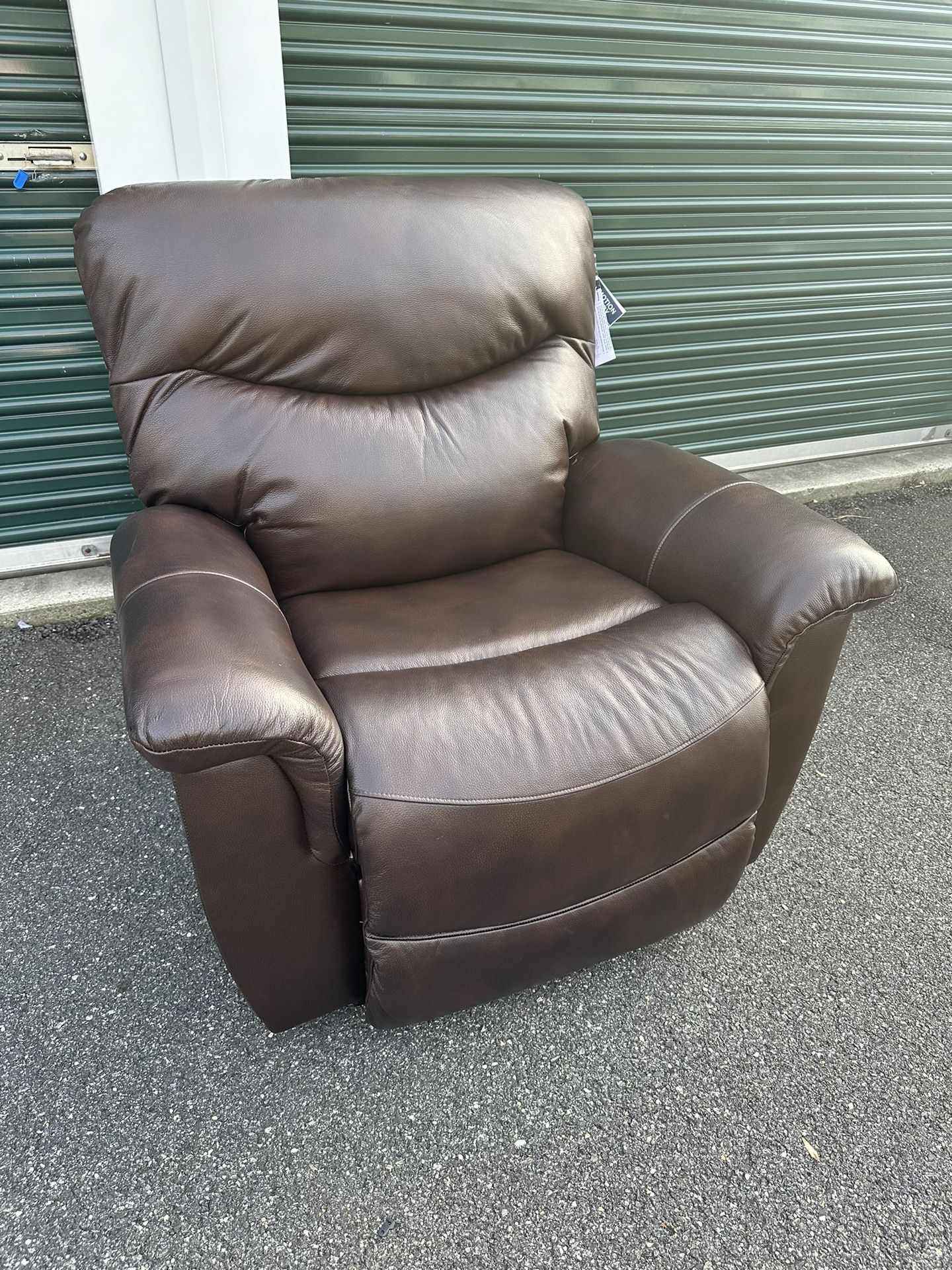 NEW Lazy Boy Electric Recliner - FREE DELIVERY 