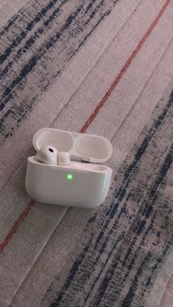 Apple AirPods Pro  3  no right size