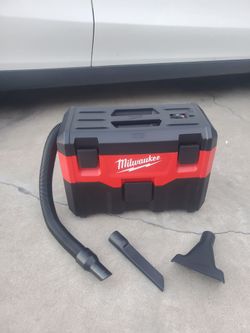 Milwaukee
M18 18-Volt 2 Gal. Lithium-Ion Cordless Wet/Dry Vacuum (Vacuum-Only)
