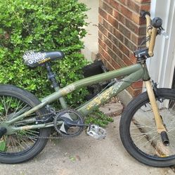 Mongoose Xtreem air Bmx Bike 20"
$75.00 O.B.O