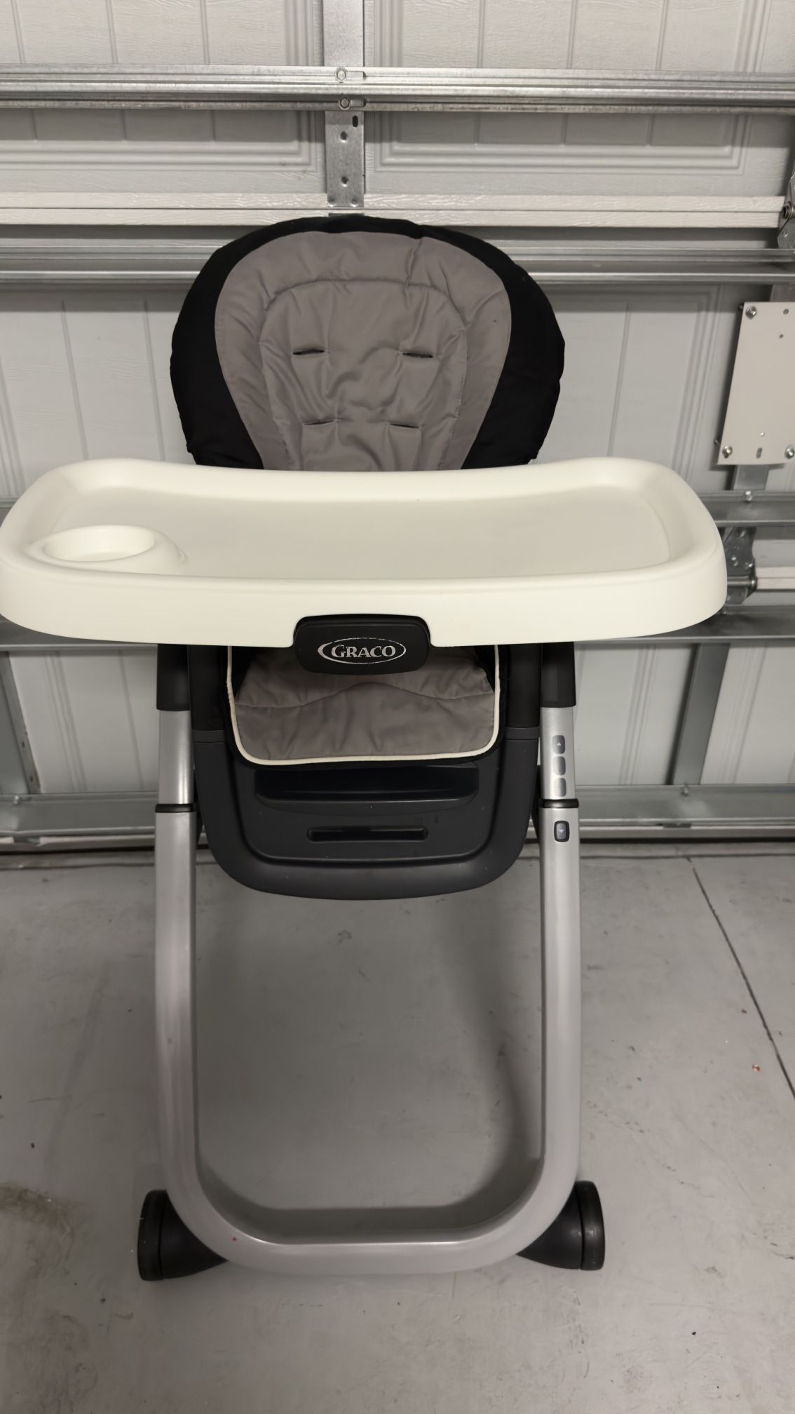 Selling GRACO High Chair with Wheels