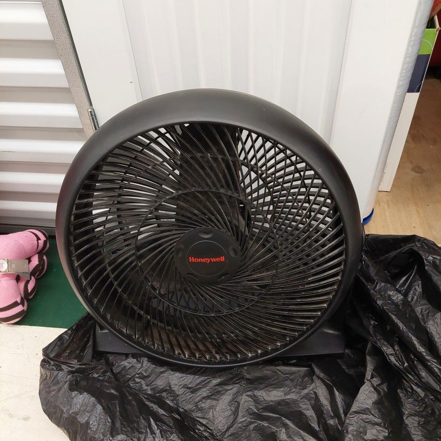 HONEYWELL FLOOR FAN