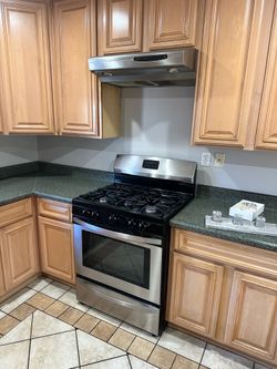 30” Kenmore Stainless & Black Gas Stove