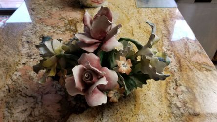 Ceramic flower decoration