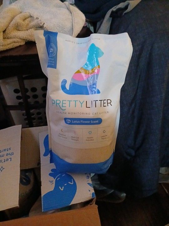6 Bags Of Pretty Litter For 70 Dollars