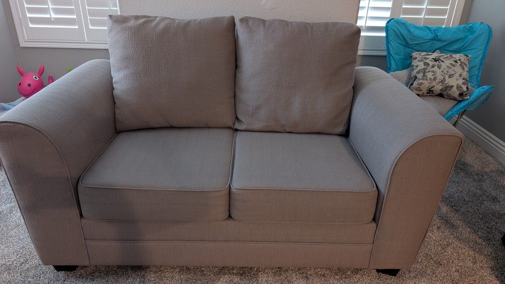 Lariz Furniture Love Seat