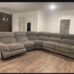 Beautiful 3 Month NEW Recliner Sofa 