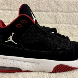 Nike Air Jordan Max Aura 2 Black Red White CN8094-016 Youth Size 5Y EUC