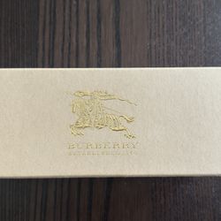 BURBERRY Shades 