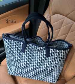 Lululemon Classic Tote L Monogram Knit 18 L $135
