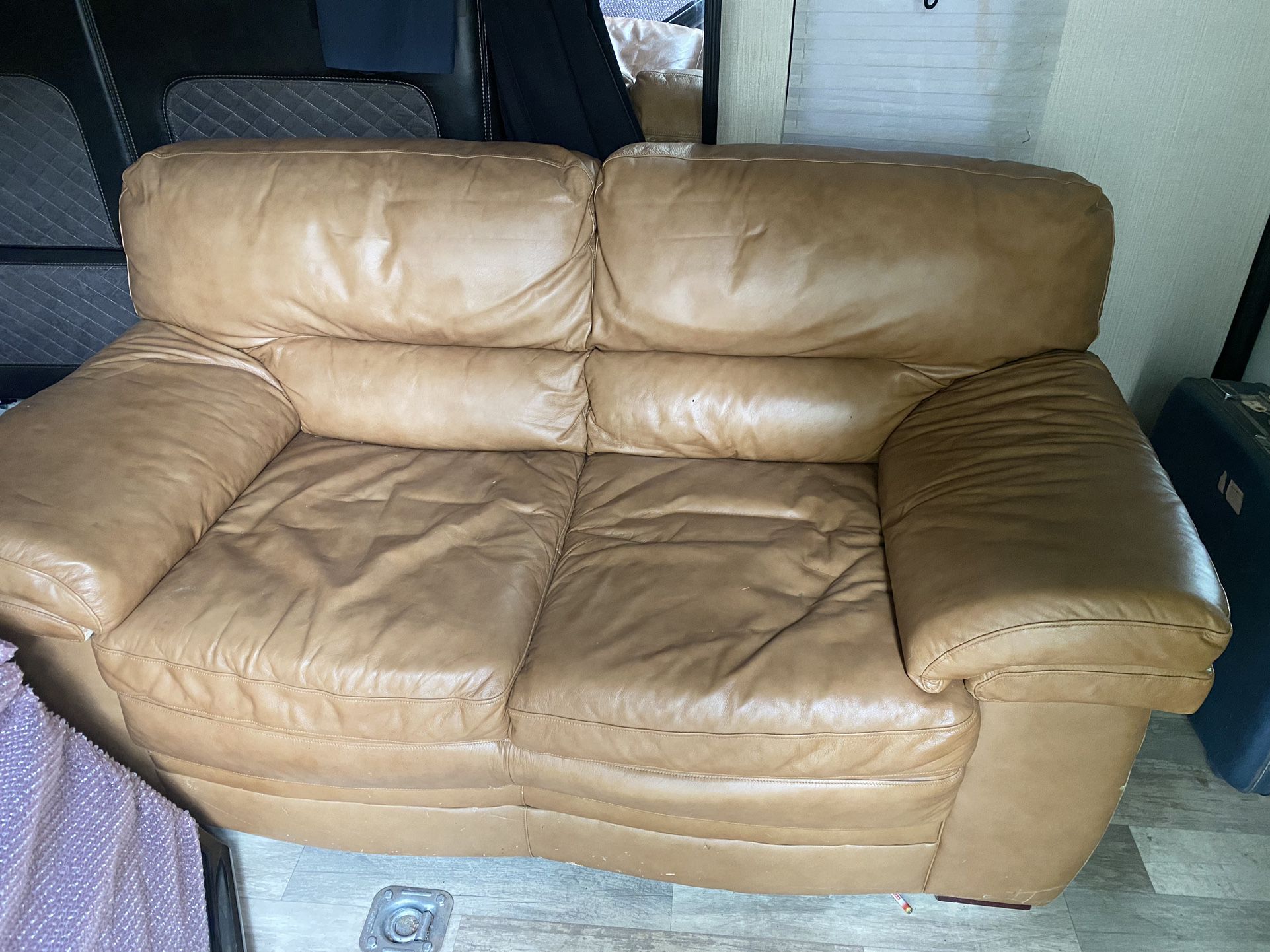 Leathee Love Seat And 2 Flat Screen Tv