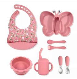 Silicone Feeding Set | 8 Pcs Baby Led Weaning Supplies with different designs- new. See pictures.