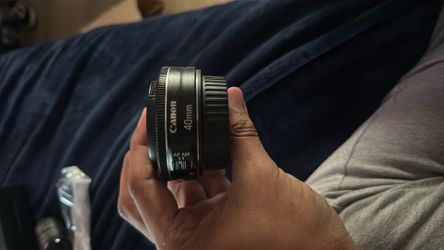 Canon 40mm pancake Lens