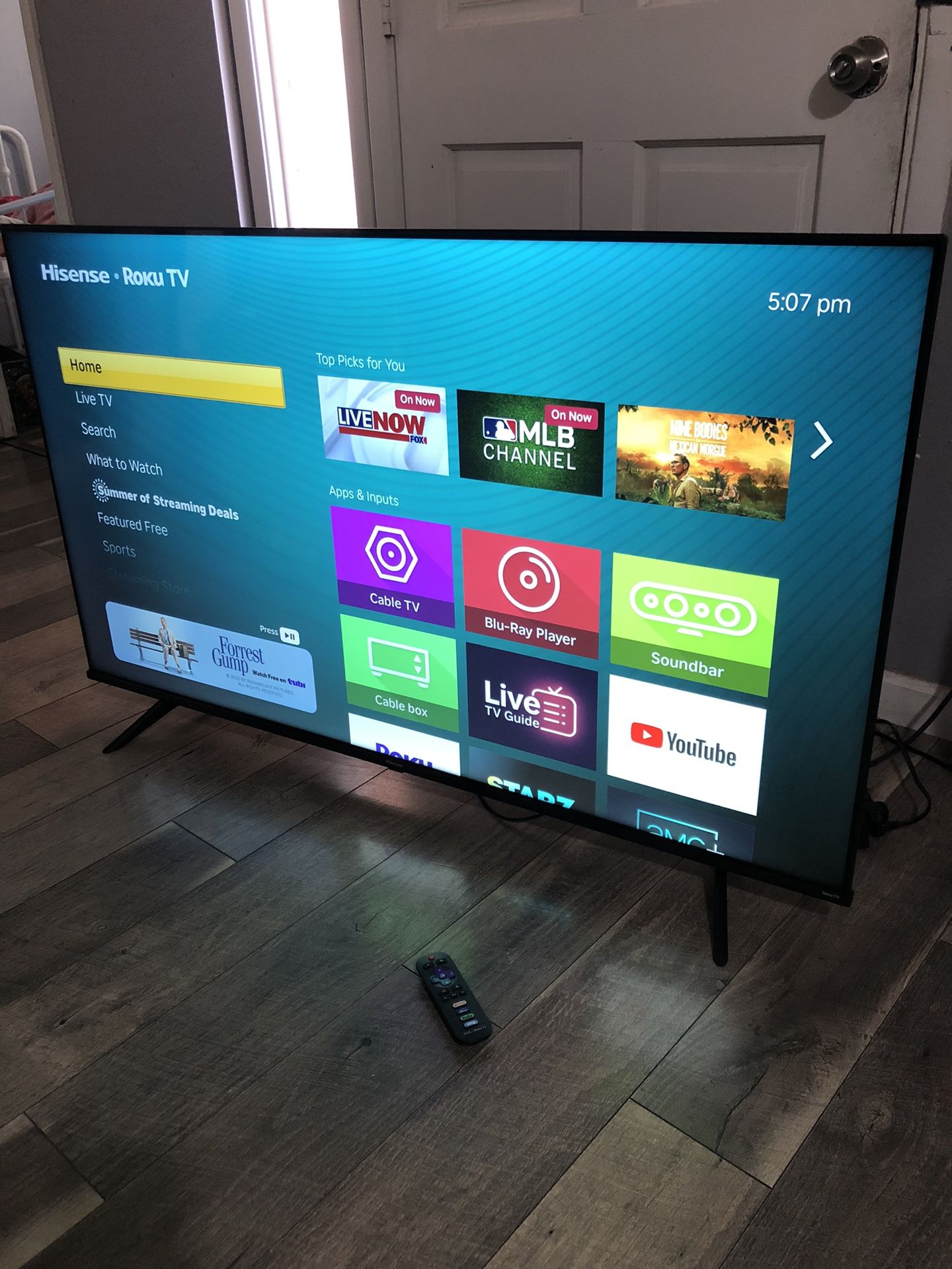 Hisense 55-Inch Class R6 Series 4K UHD Smart Roku TV with Alexa Compatibility, Dolby Vision HDR, DTS Studio Sound, Game Mode (55R6G)