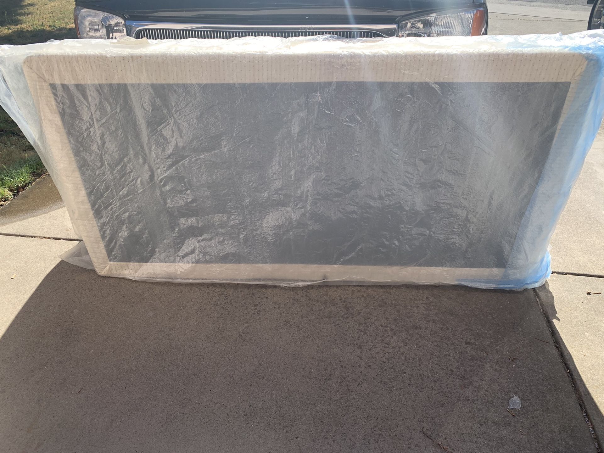 Bed twin size brand new stop in bag see pictures please the back under came off but doesn’t affect nothing
