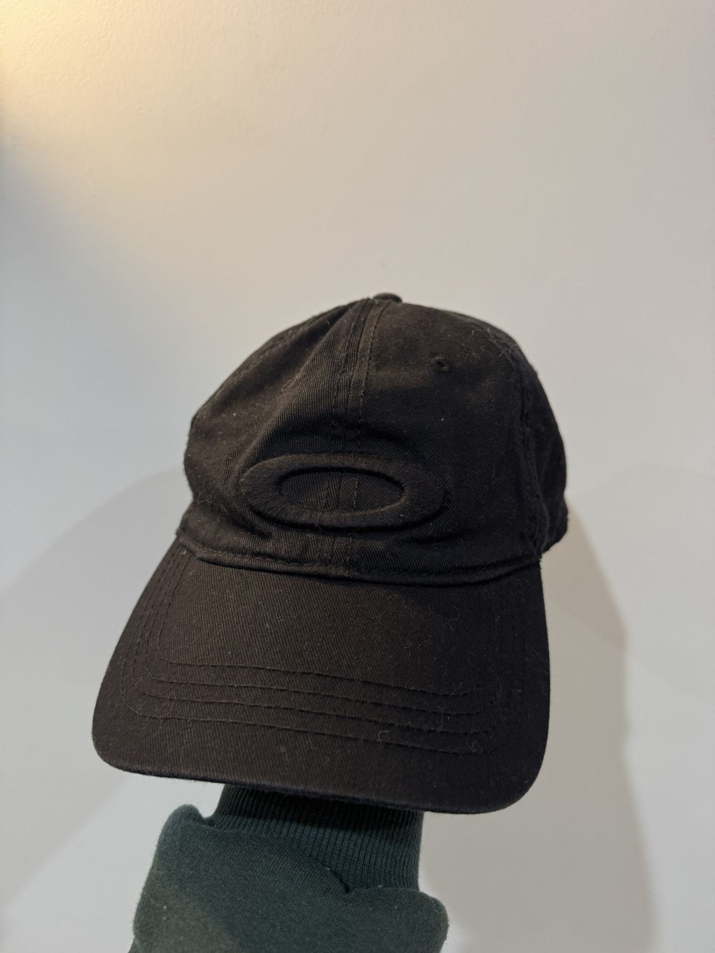 Oakley SnapBack Black Hat Vintage Adjustable Oakley. Black on black.