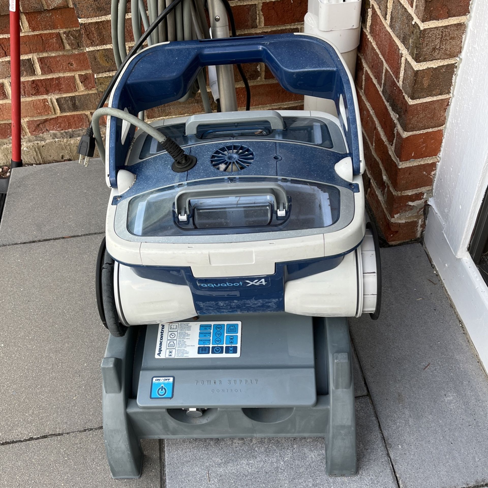 Aquabot X4 Pool Cleaning Robot