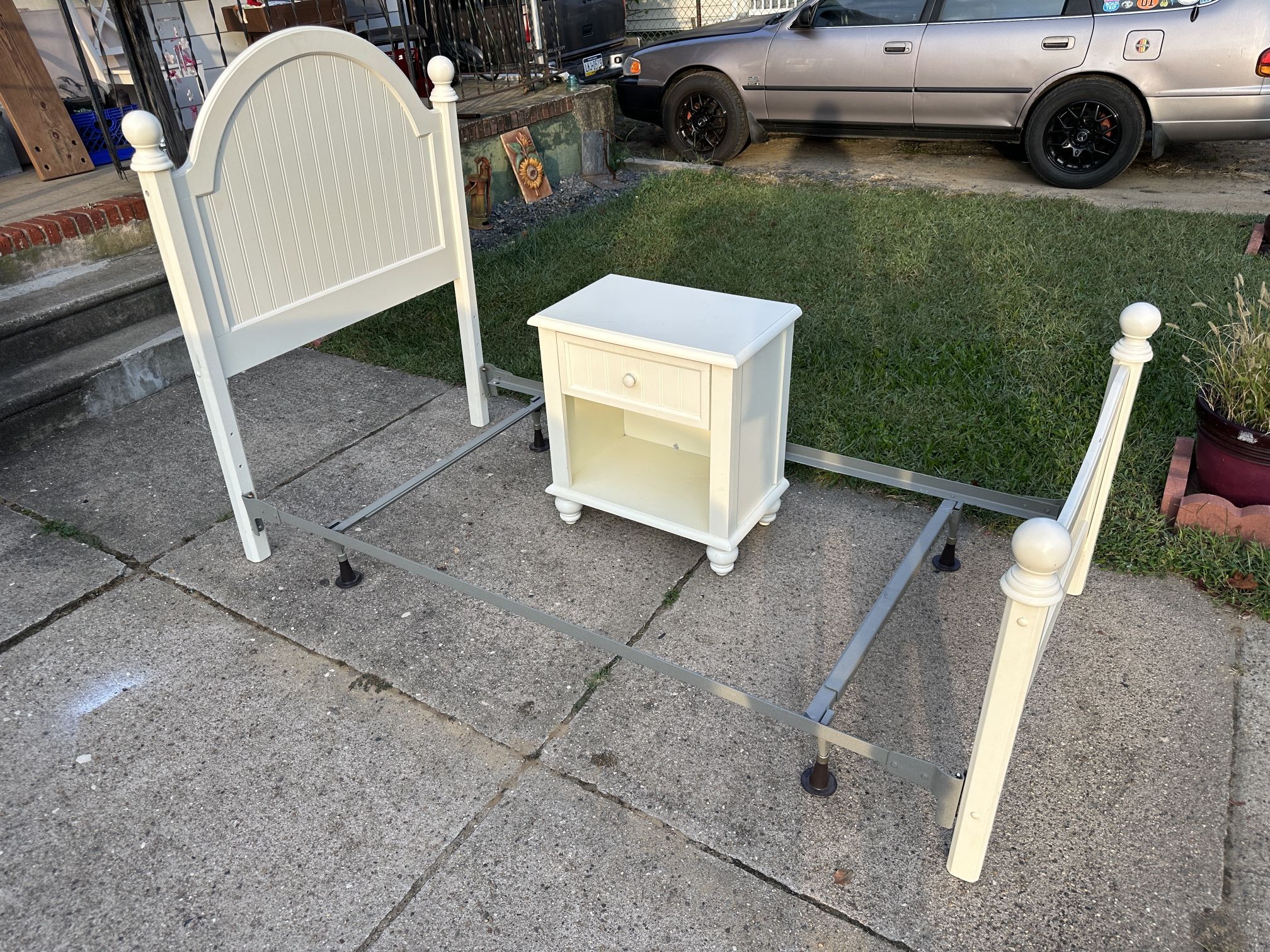 Hillsdale Single Bed With Frame And Night Stand 
